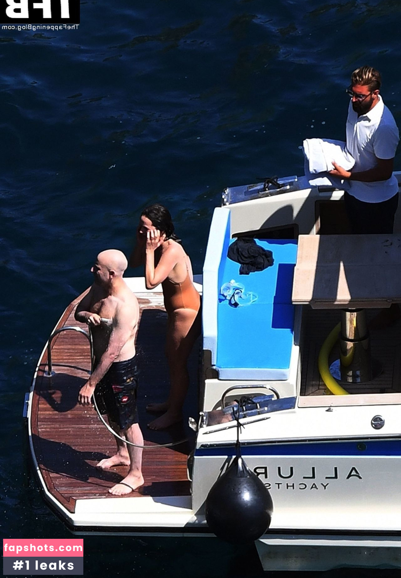 Elizabeth Reaser gallery photo #24