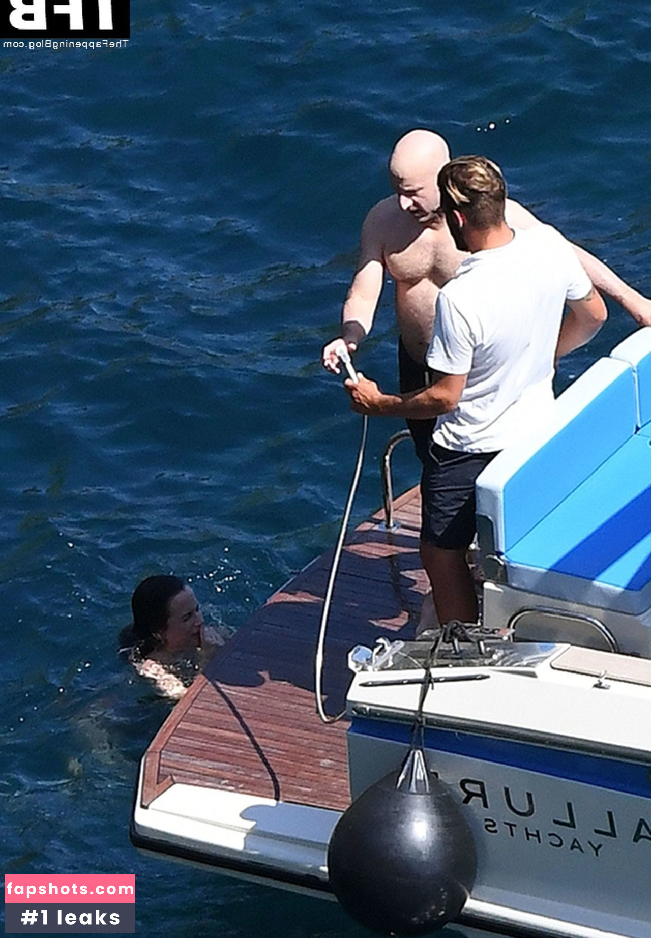 Elizabeth Reaser gallery photo #26