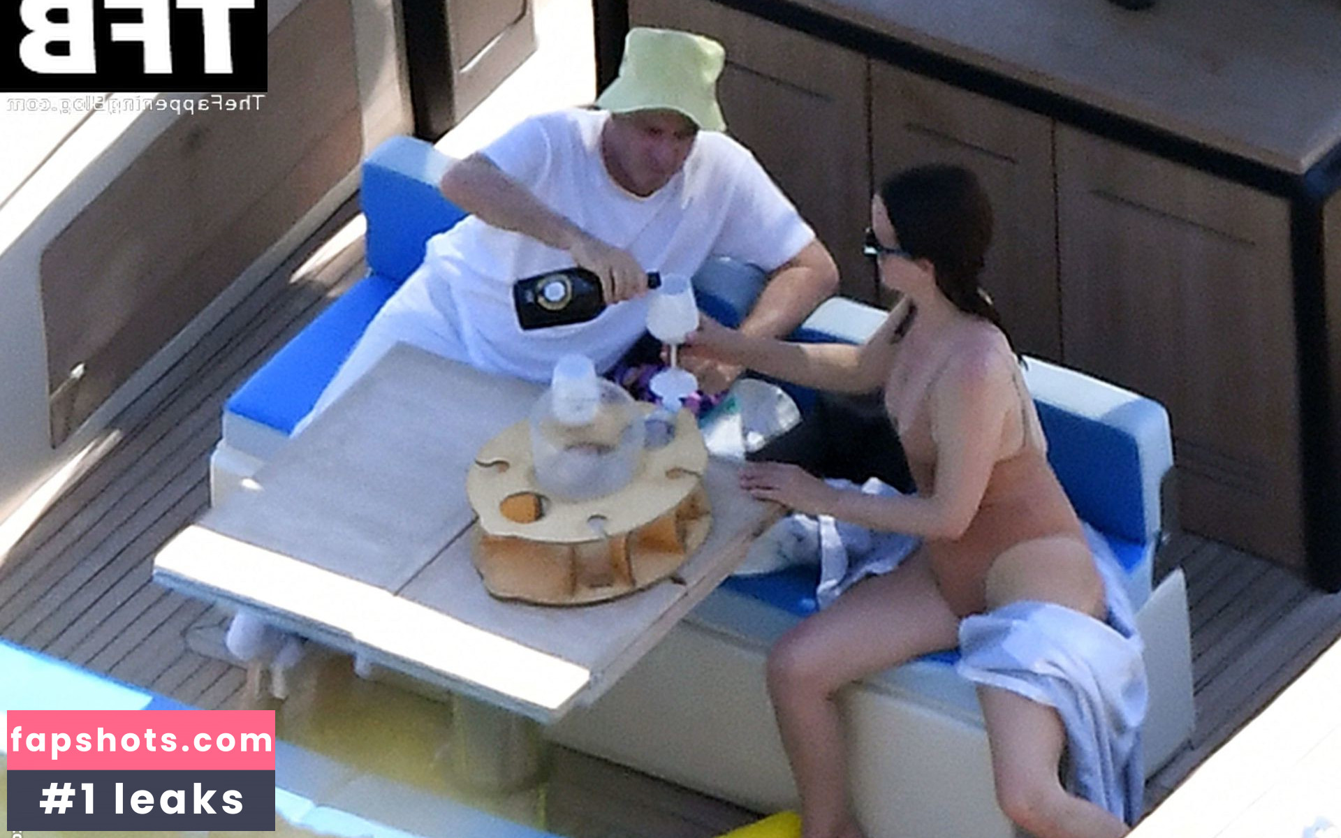 Elizabeth Reaser gallery photo #27