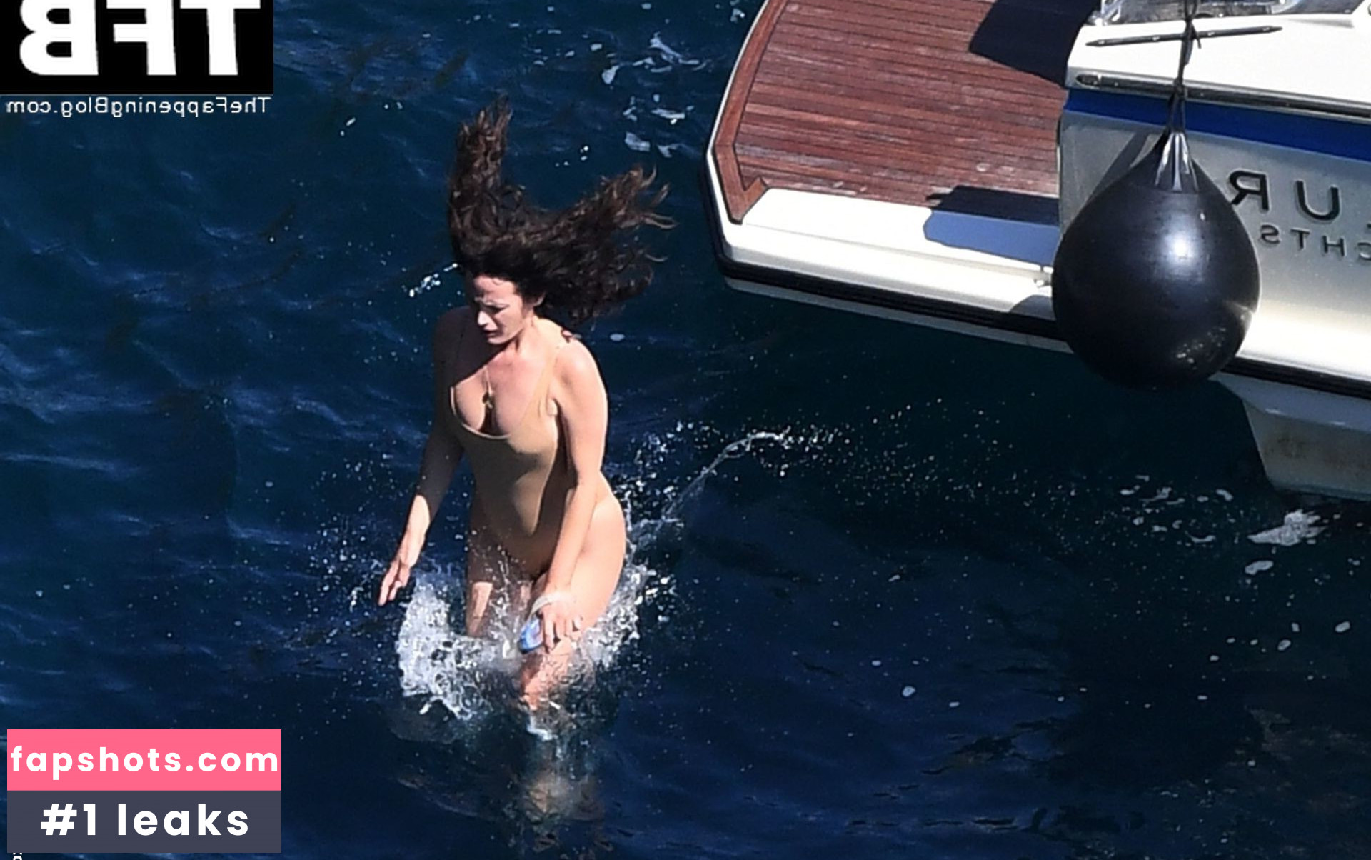 Elizabeth Reaser gallery photo #36