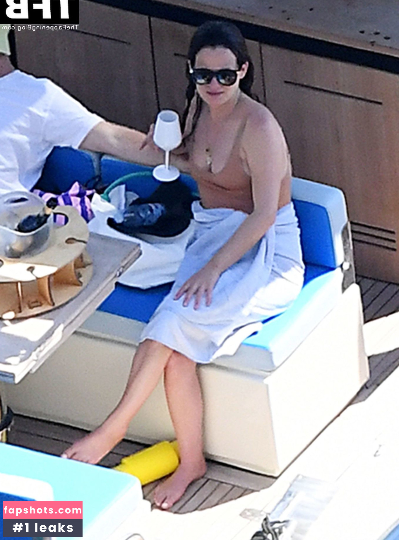 Elizabeth Reaser gallery photo #45