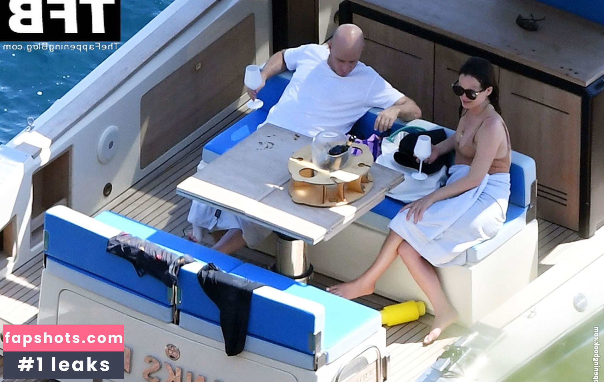 Elizabeth Reaser gallery photo #46