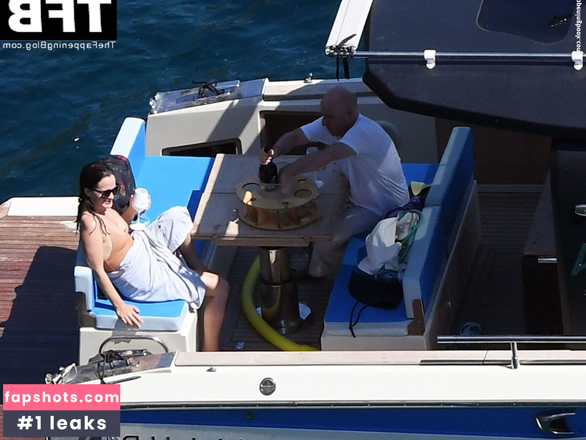 Elizabeth Reaser gallery photo #49