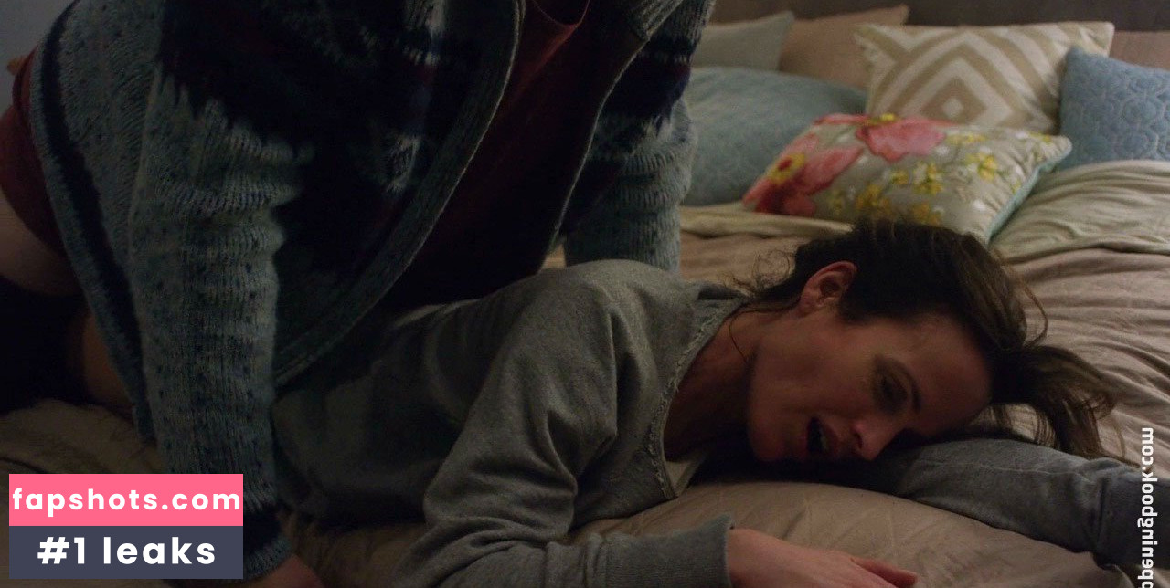 Elizabeth Reaser gallery photo #60