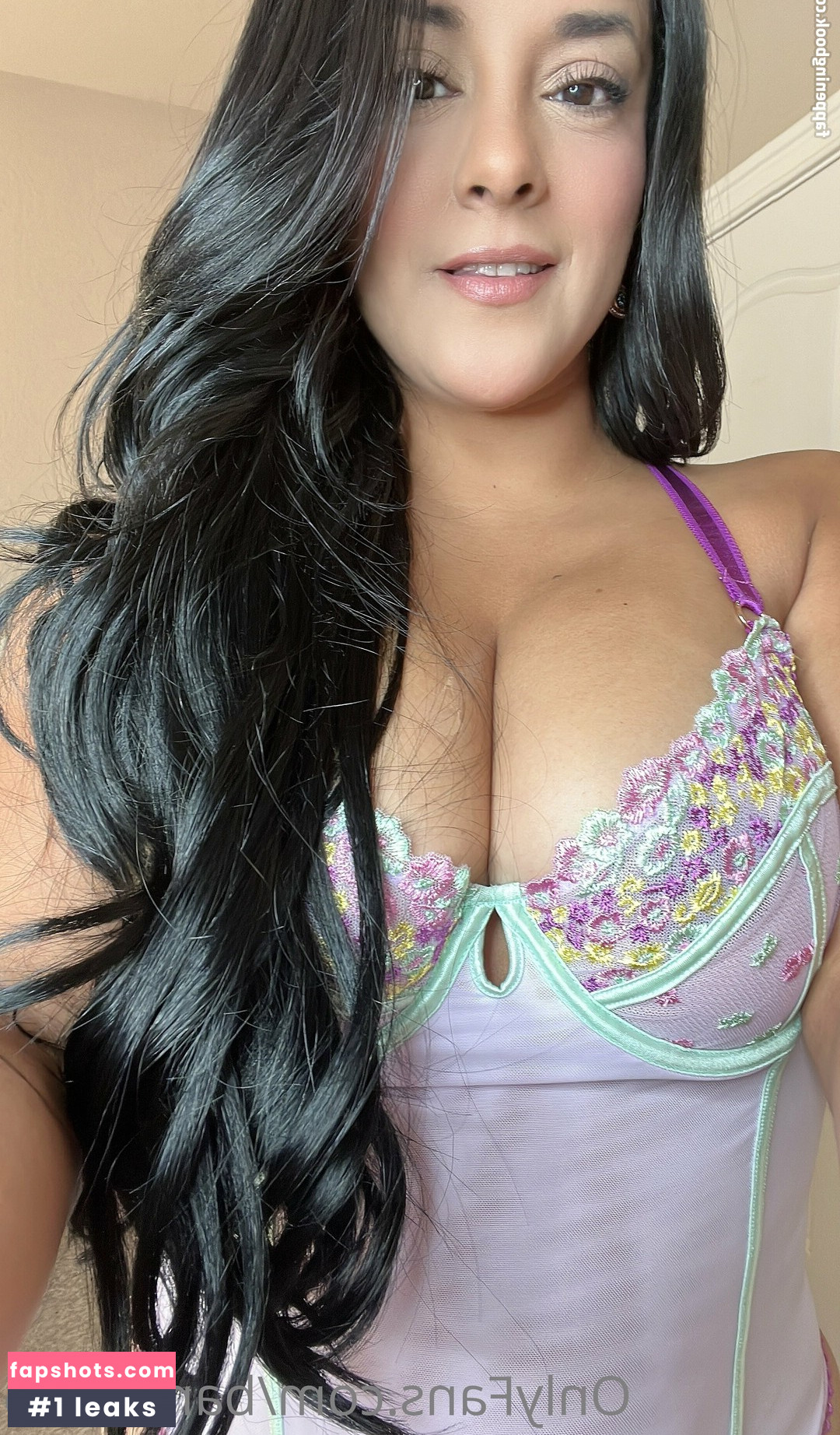 Elizabeth Retana gallery photo #11