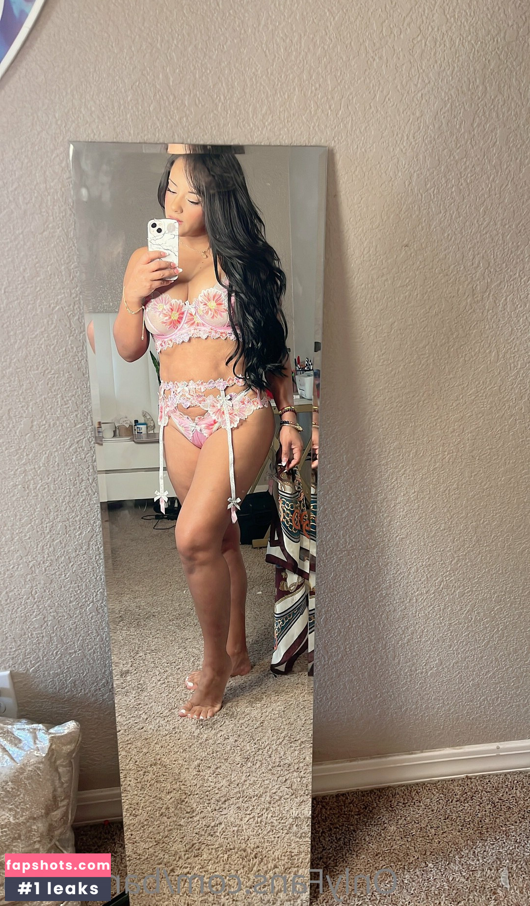 Elizabeth Retana Nude Leaks OnlyFans Photos #15 - LeakJerk