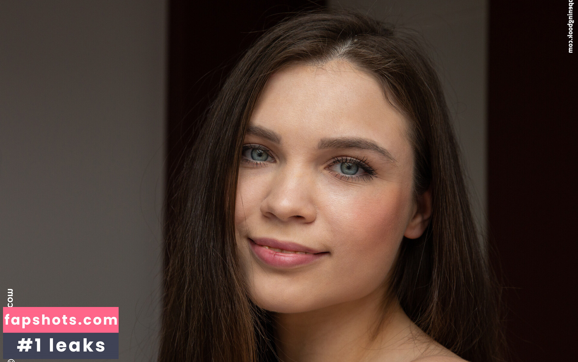 Elizabeth T gallery photo #60