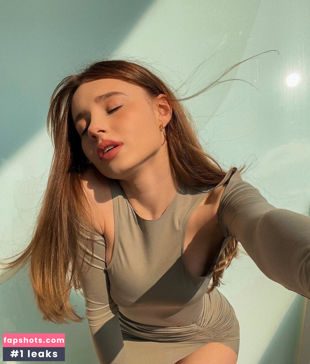 Elizabeth Vasilenko gallery photo #502