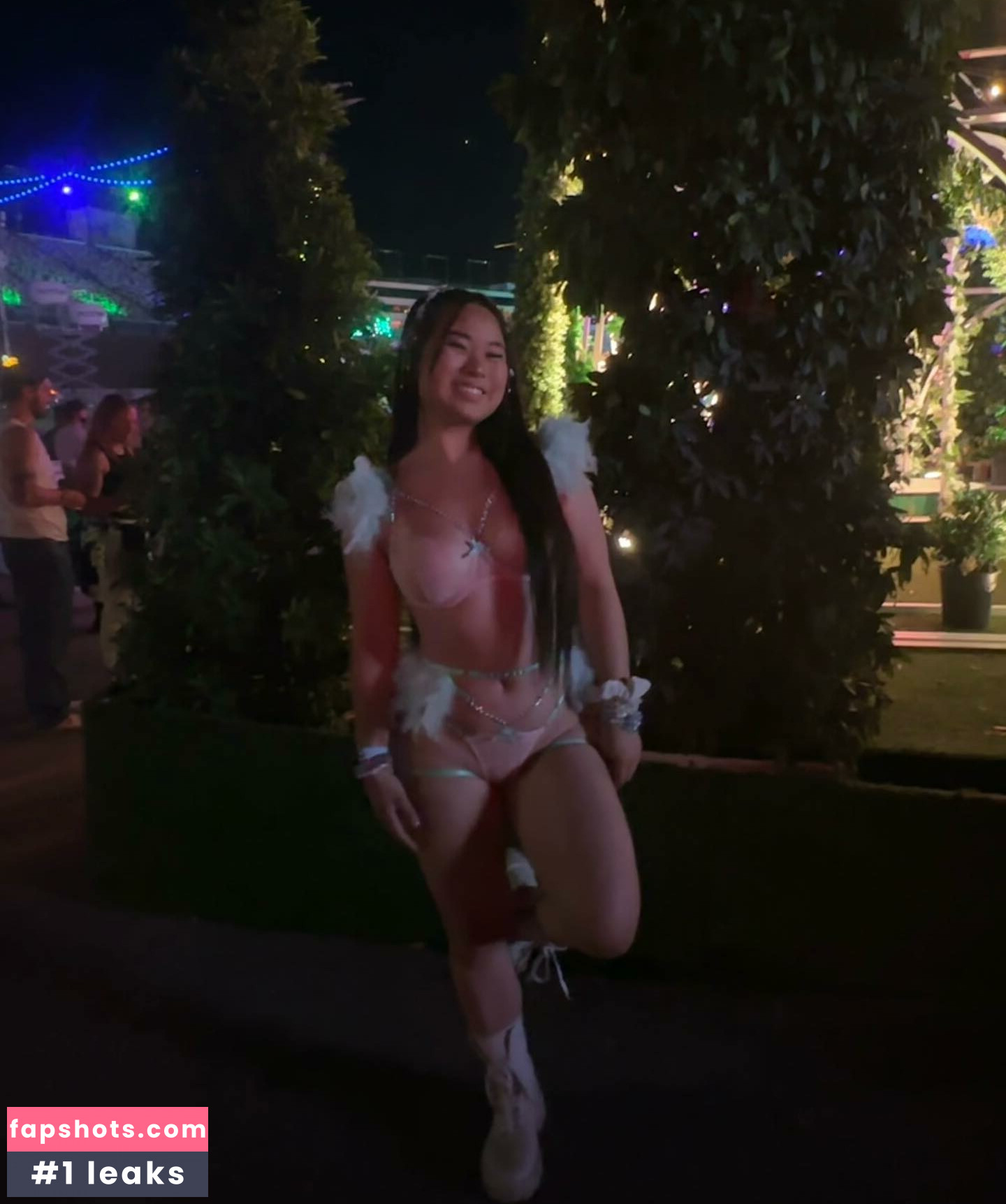 Elizabeth Vy gallery photo #15