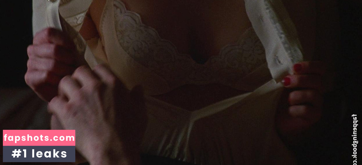 Elizabeth Whitcraft nude babe gallery