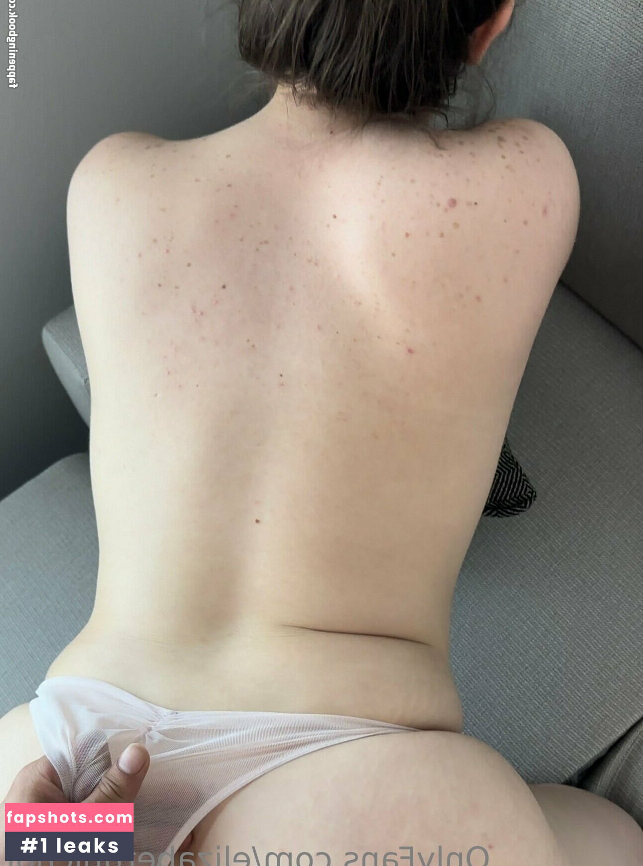 elizabethnichol gallery photo #12