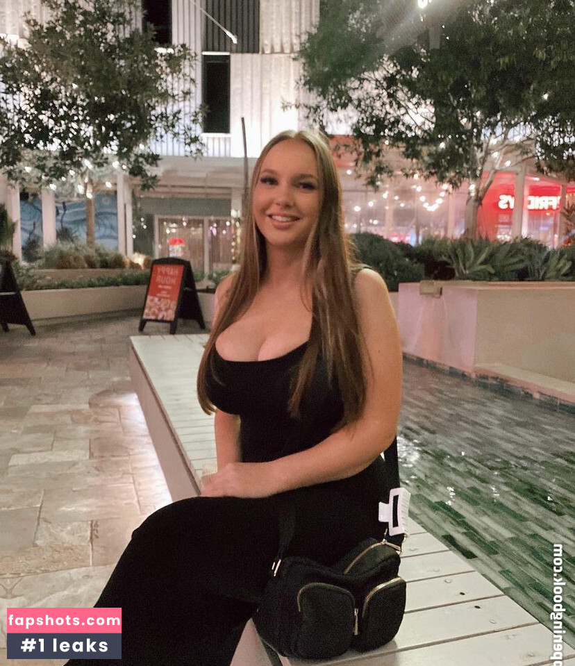 Ella B gallery photo #29