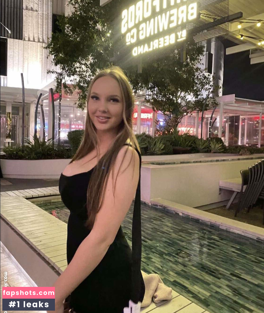 Ella B gallery photo #30