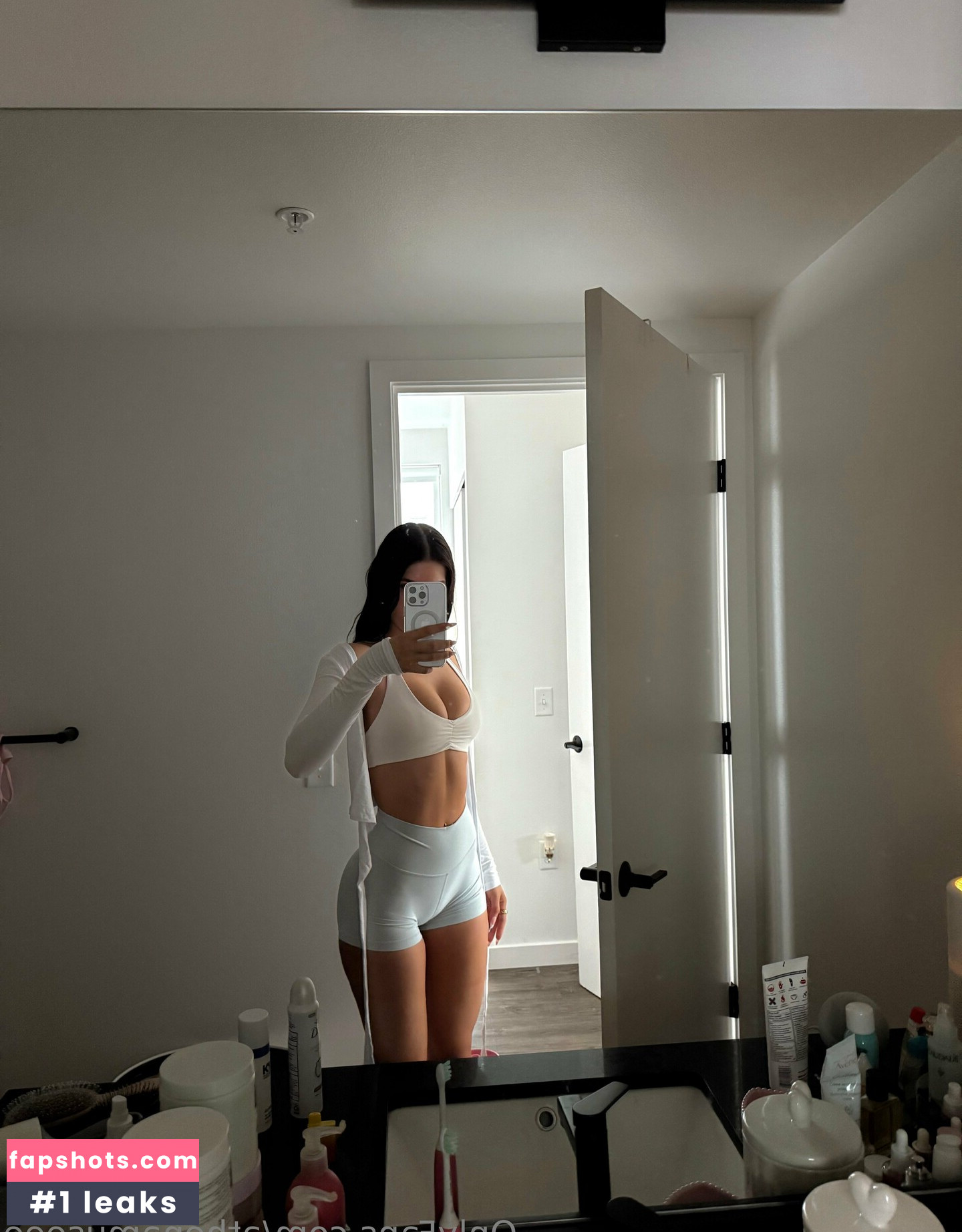 Ella Bleu gallery photo #4