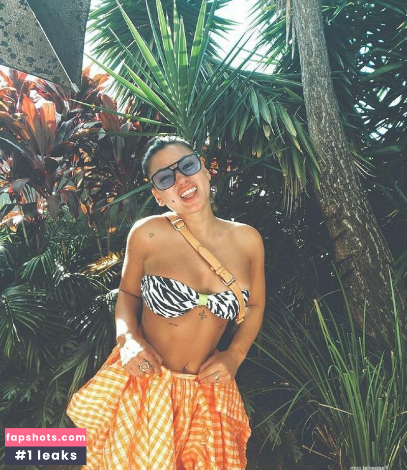 Ella Ding gallery photo #20