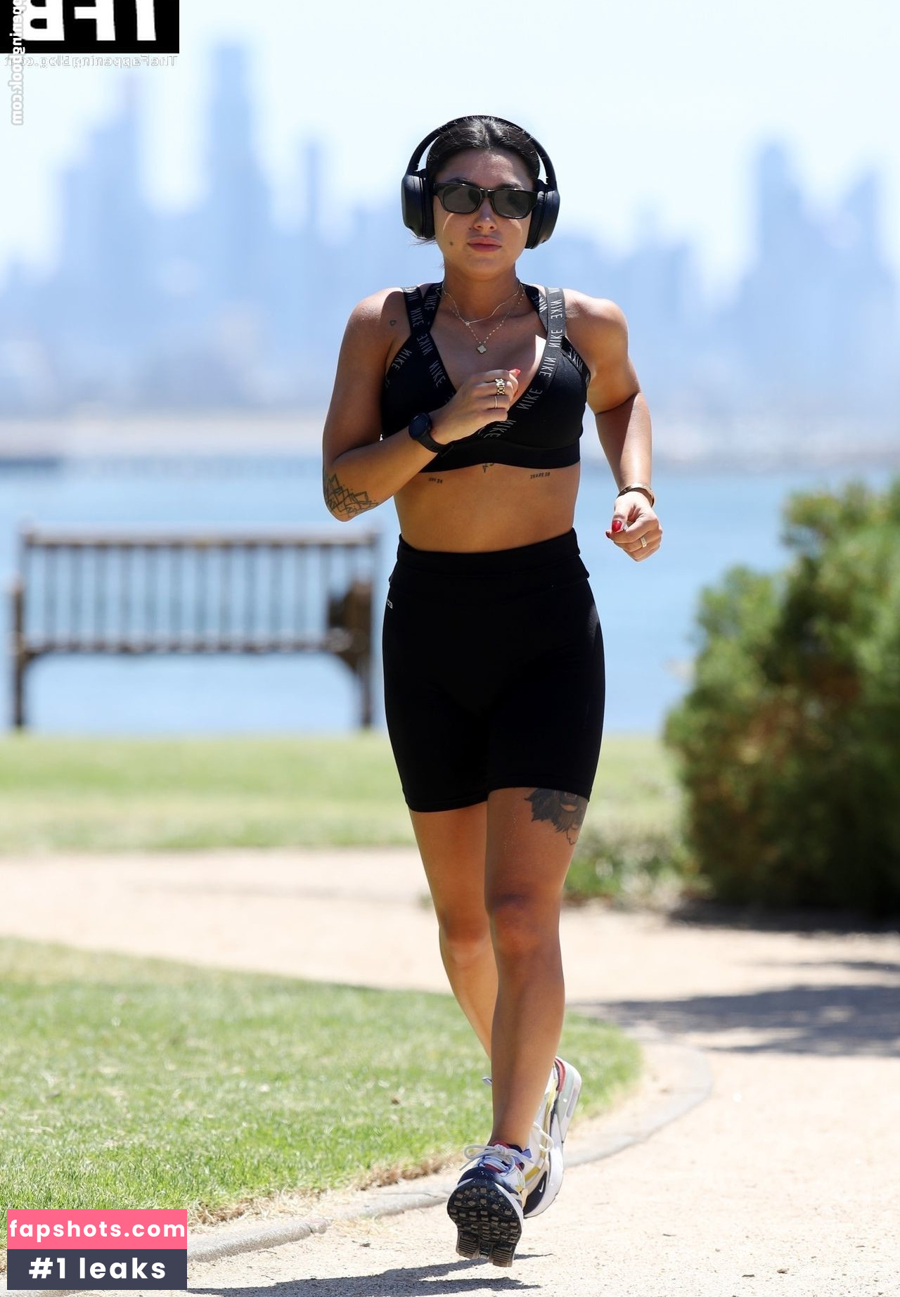 Ella Ding gallery photo #81