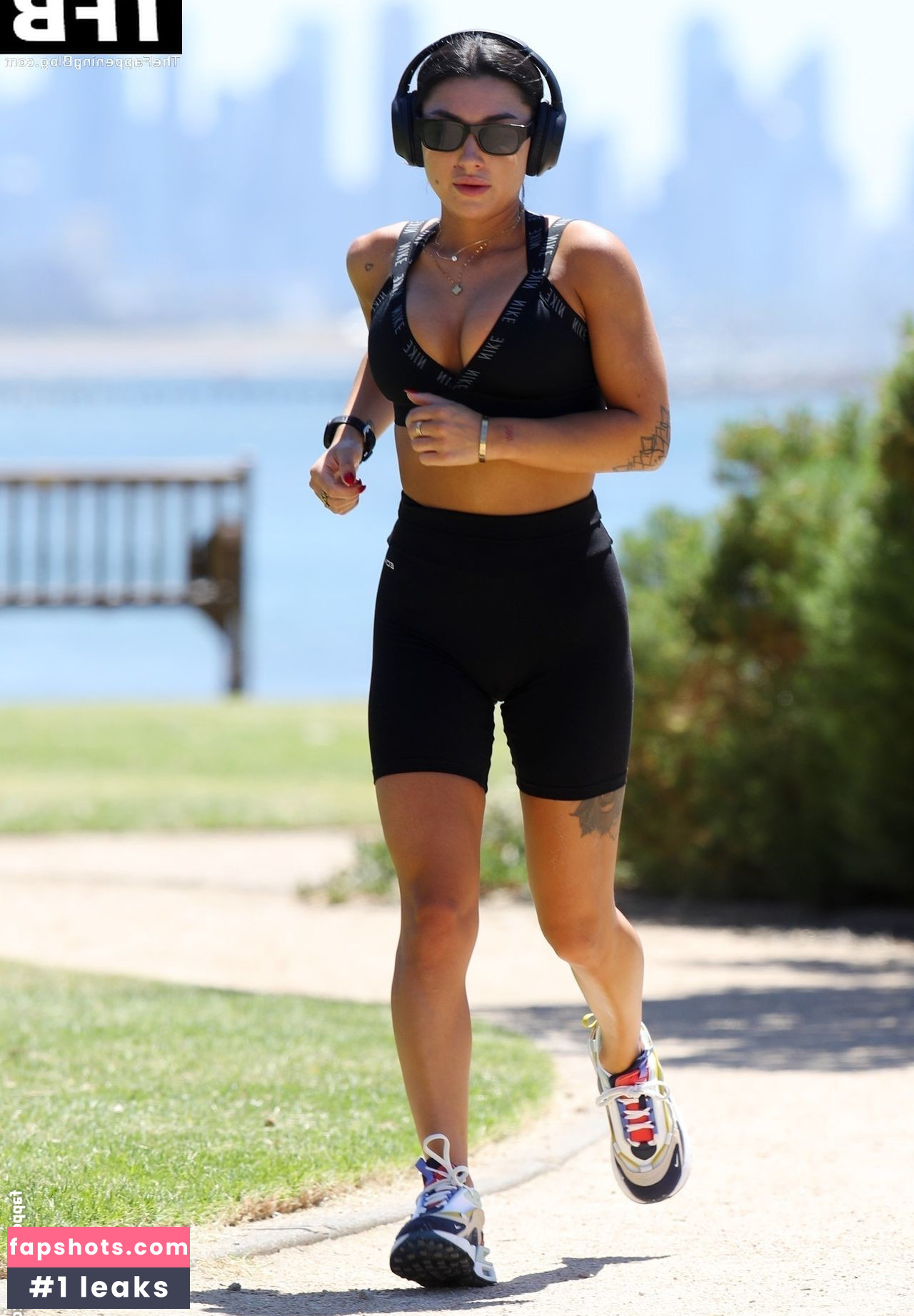 Ella Ding nude babe gallery