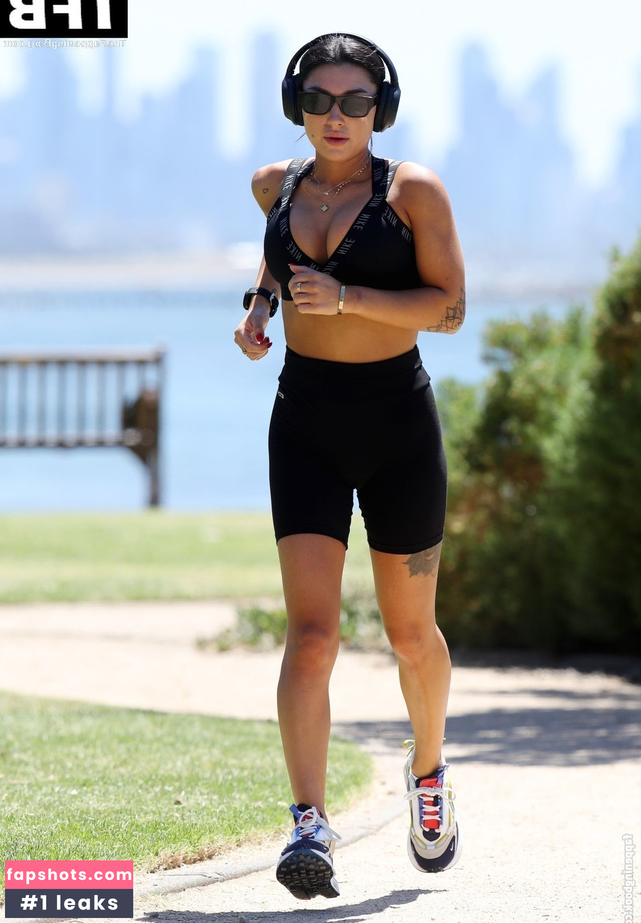 Ella Ding gallery photo #83