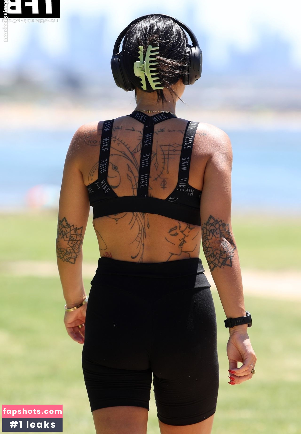 Ella Ding gallery photo #86