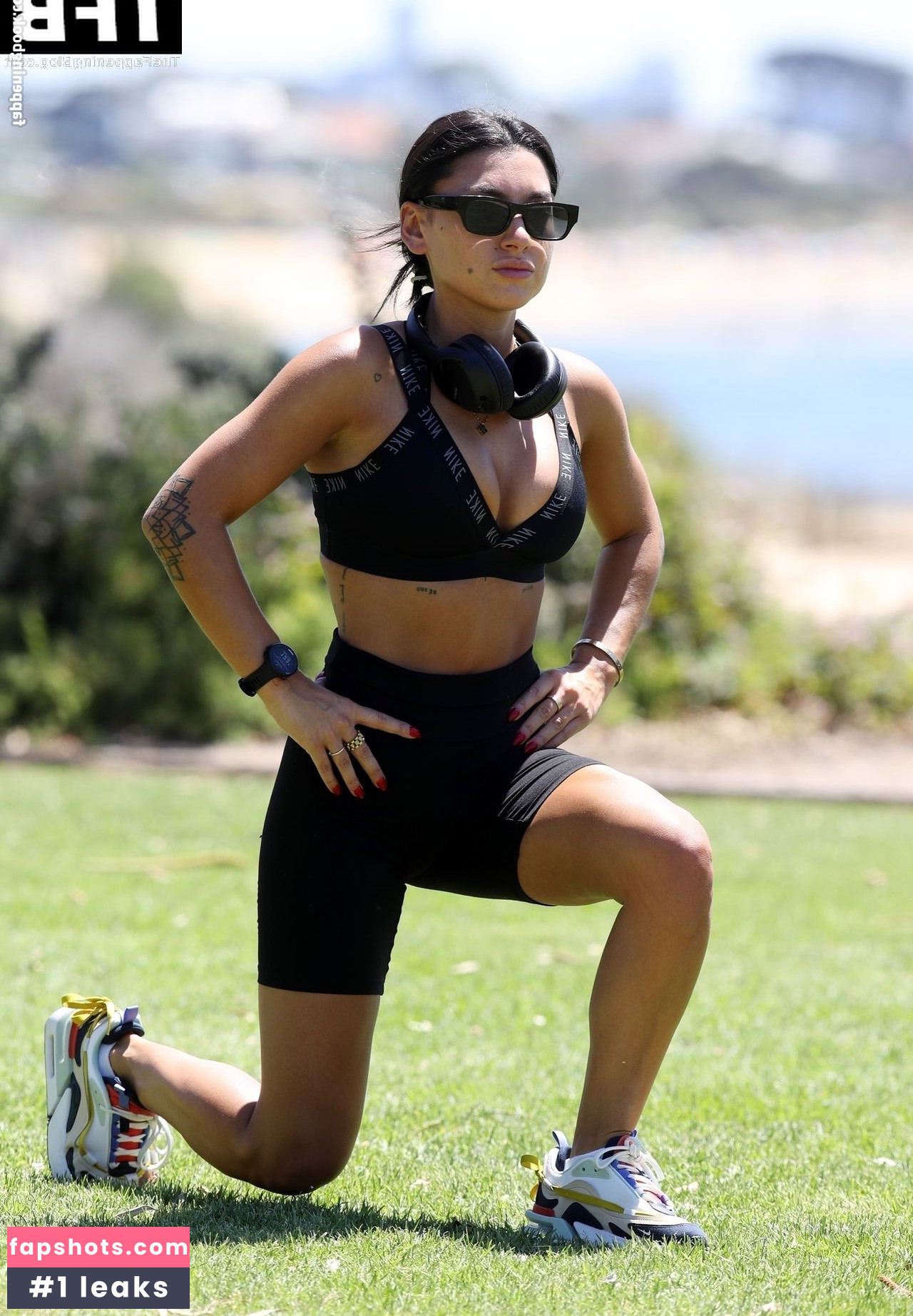 Ella Ding gallery photo #87