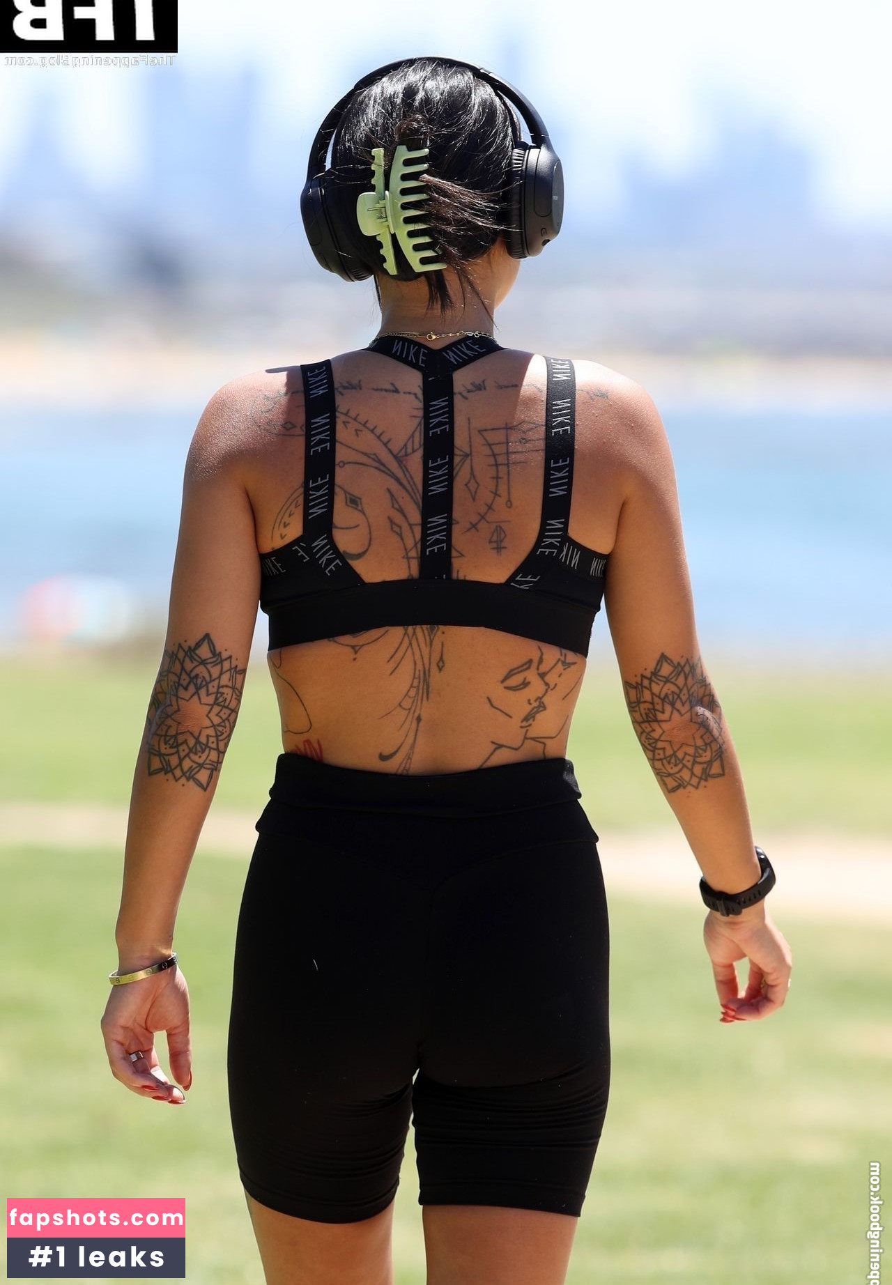 Ella Ding gallery photo #88