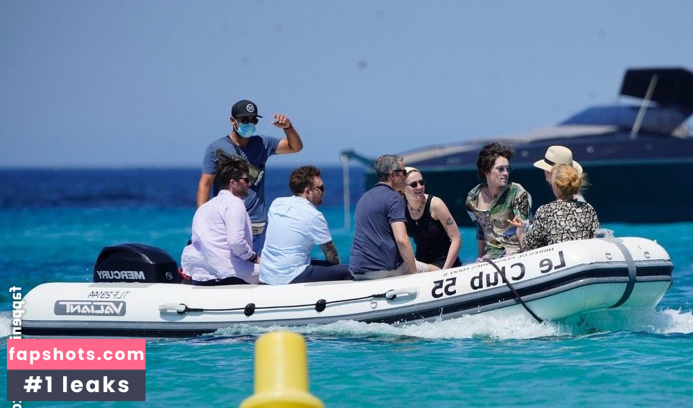 Ella Emhoff Nude Leaks OnlyFans Photos #11 - LeakJerk