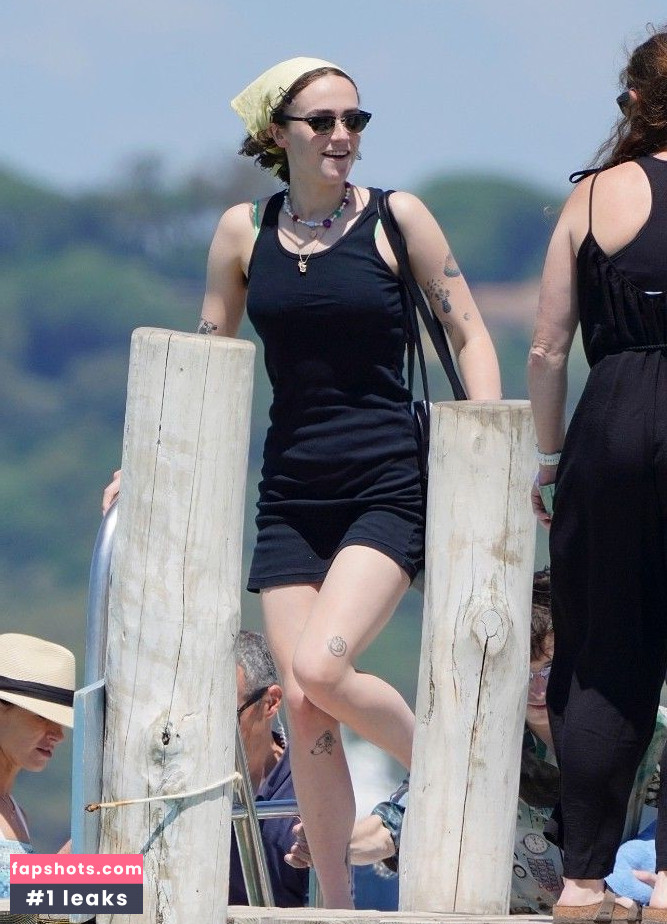 Ella Emhoff Nude Leaks OnlyFans Photos #13 - LeakJerk