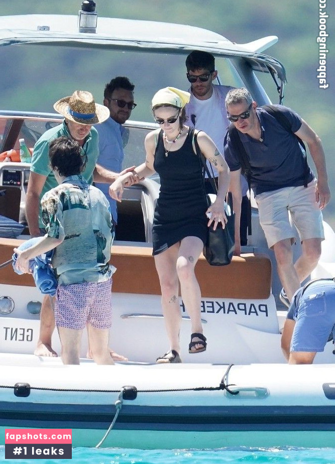 Ella Emhoff Nude Leaks OnlyFans Photos #14 - LeakJerk