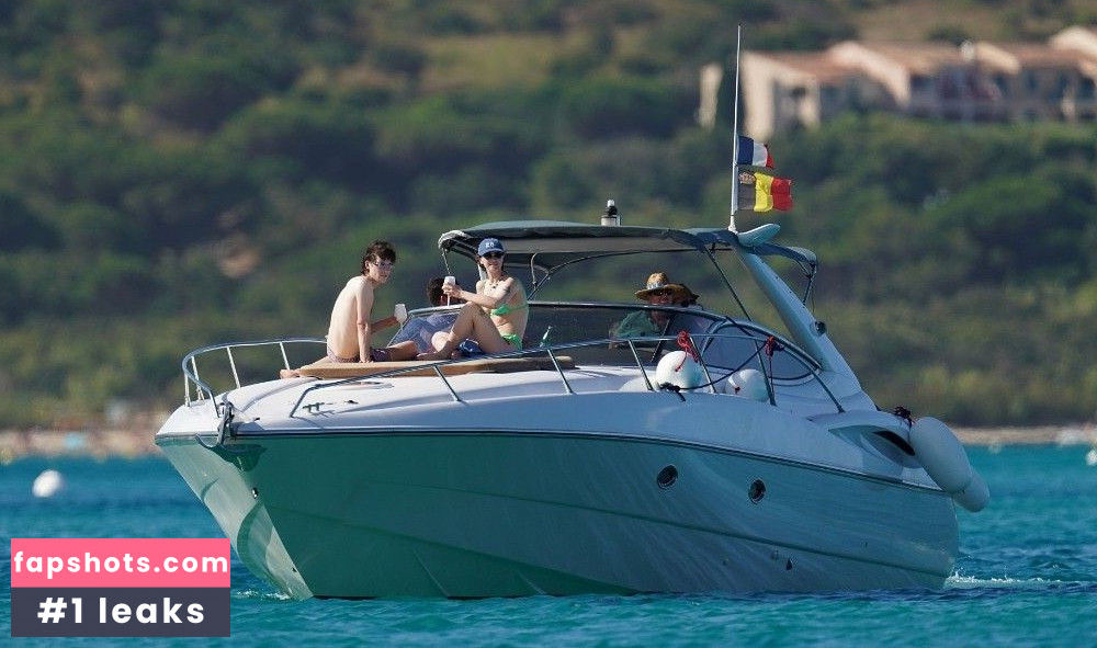 Ella Emhoff Nude Leaks OnlyFans Photos #20 - LeakJerk