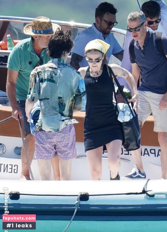 Ella Emhoff Nude Leaks OnlyFans Photos #3 - LeakJerk