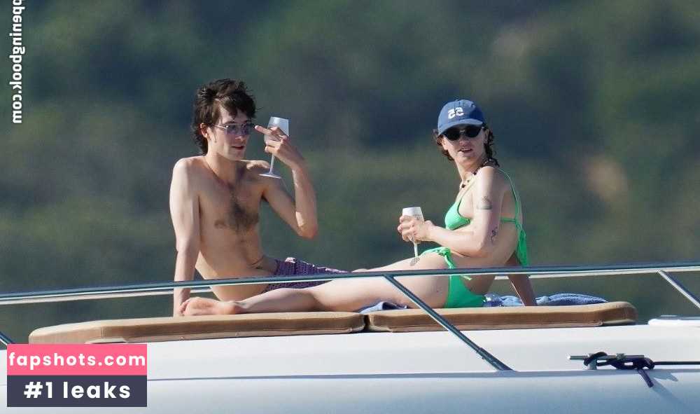 Ella Emhoff Nude Leaks OnlyFans Photos #22 - LeakJerk