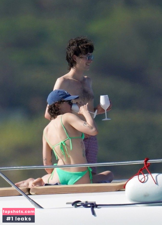 Ella Emhoff Nude Leaks OnlyFans Photos #23 - LeakJerk