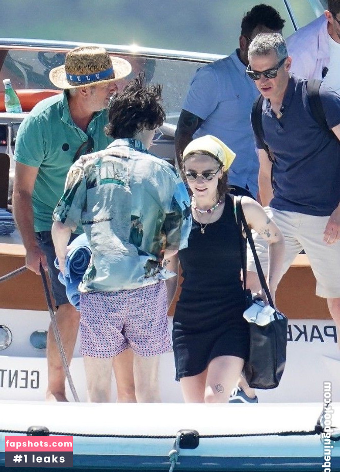 Ella Emhoff Nude Leaks OnlyFans Photos #4 - LeakJerk