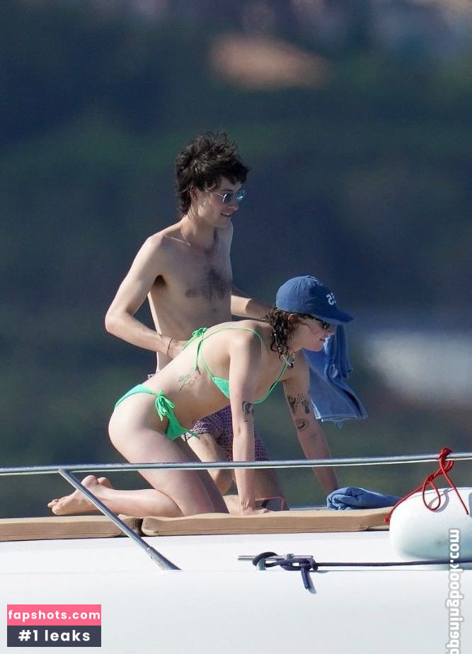 Ella Emhoff Nude Leaks OnlyFans Photos #32 - LeakJerk