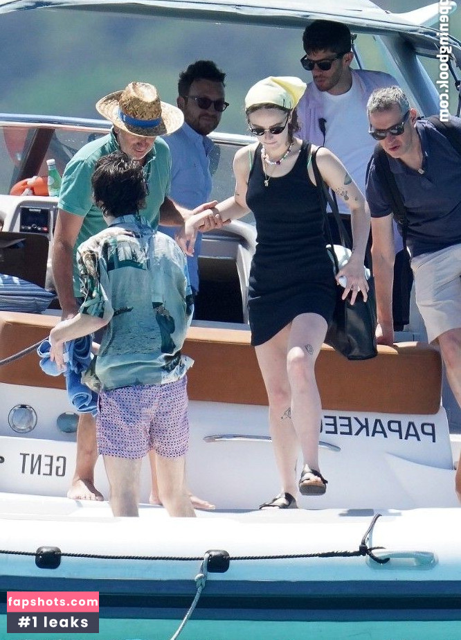 Ella Emhoff Nude Leaks OnlyFans Photos #5 - LeakJerk