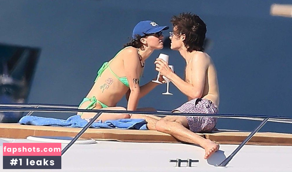 Ella Emhoff Nude Leaks OnlyFans Photos #49 - LeakJerk