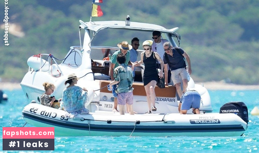 Ella Emhoff Nude Leaks OnlyFans Photos #6 - LeakJerk