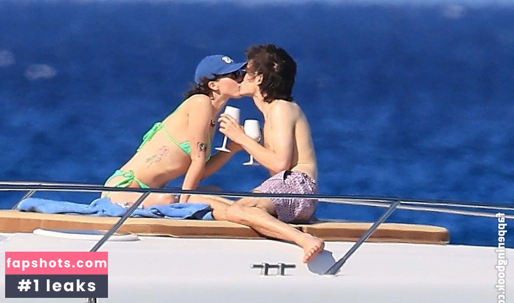 Ella Emhoff Nude Leaks OnlyFans Photos #51 - LeakJerk