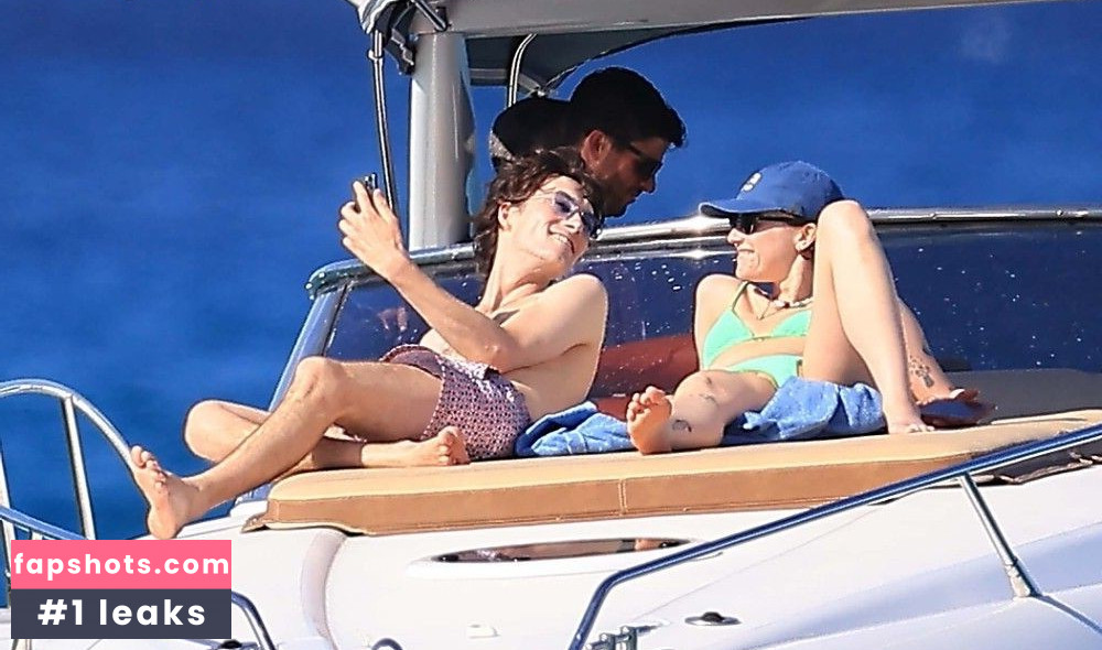 Ella Emhoff Nude Leaks OnlyFans Photos #53 - LeakJerk