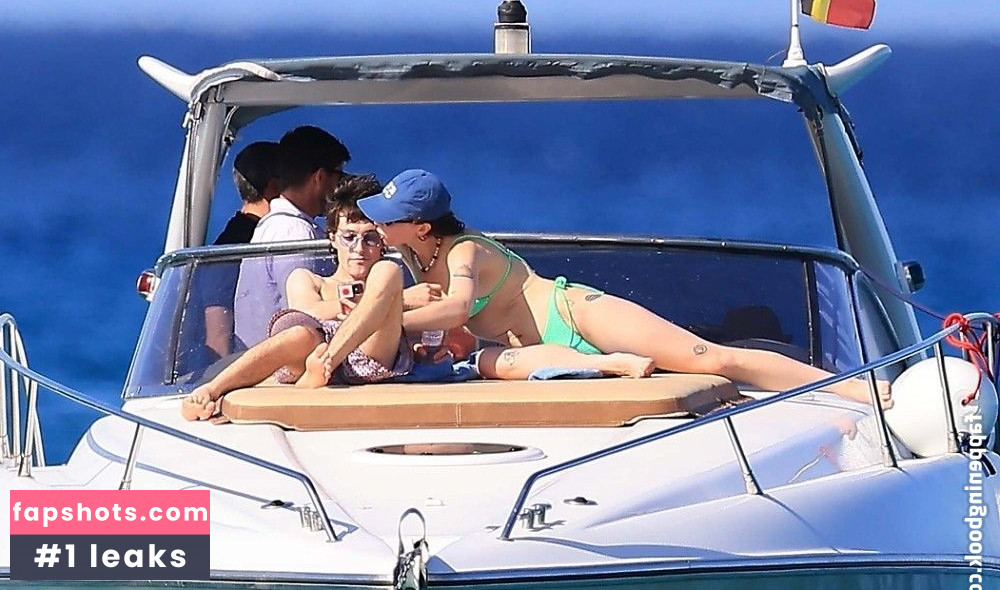 Ella Emhoff Nude Leaks OnlyFans Photos #55 - LeakJerk