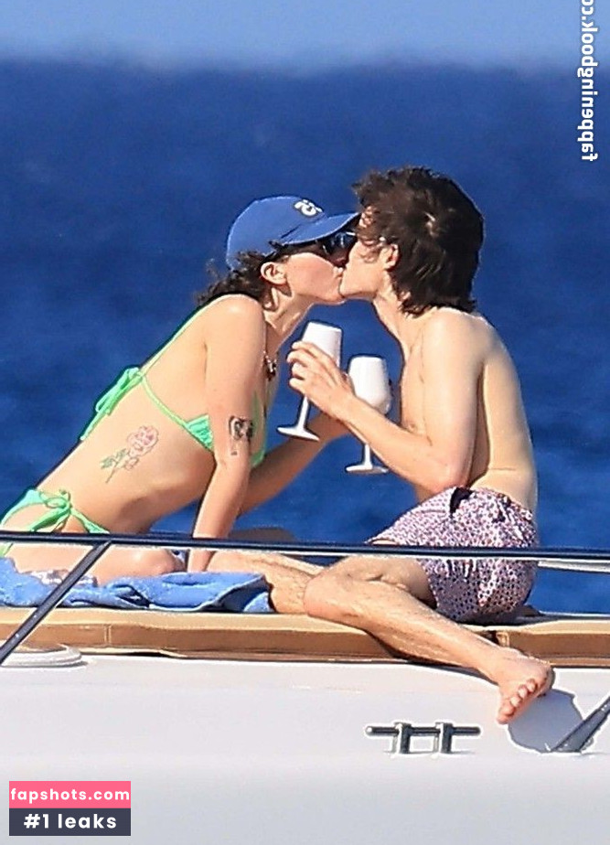 Ella Emhoff Nude Leaks OnlyFans Photos #57 - LeakJerk