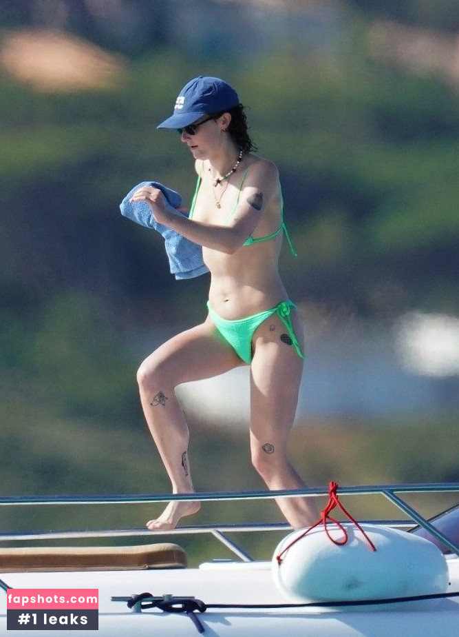 Ella Emhoff Nude Leaks OnlyFans Photos #60 - LeakJerk