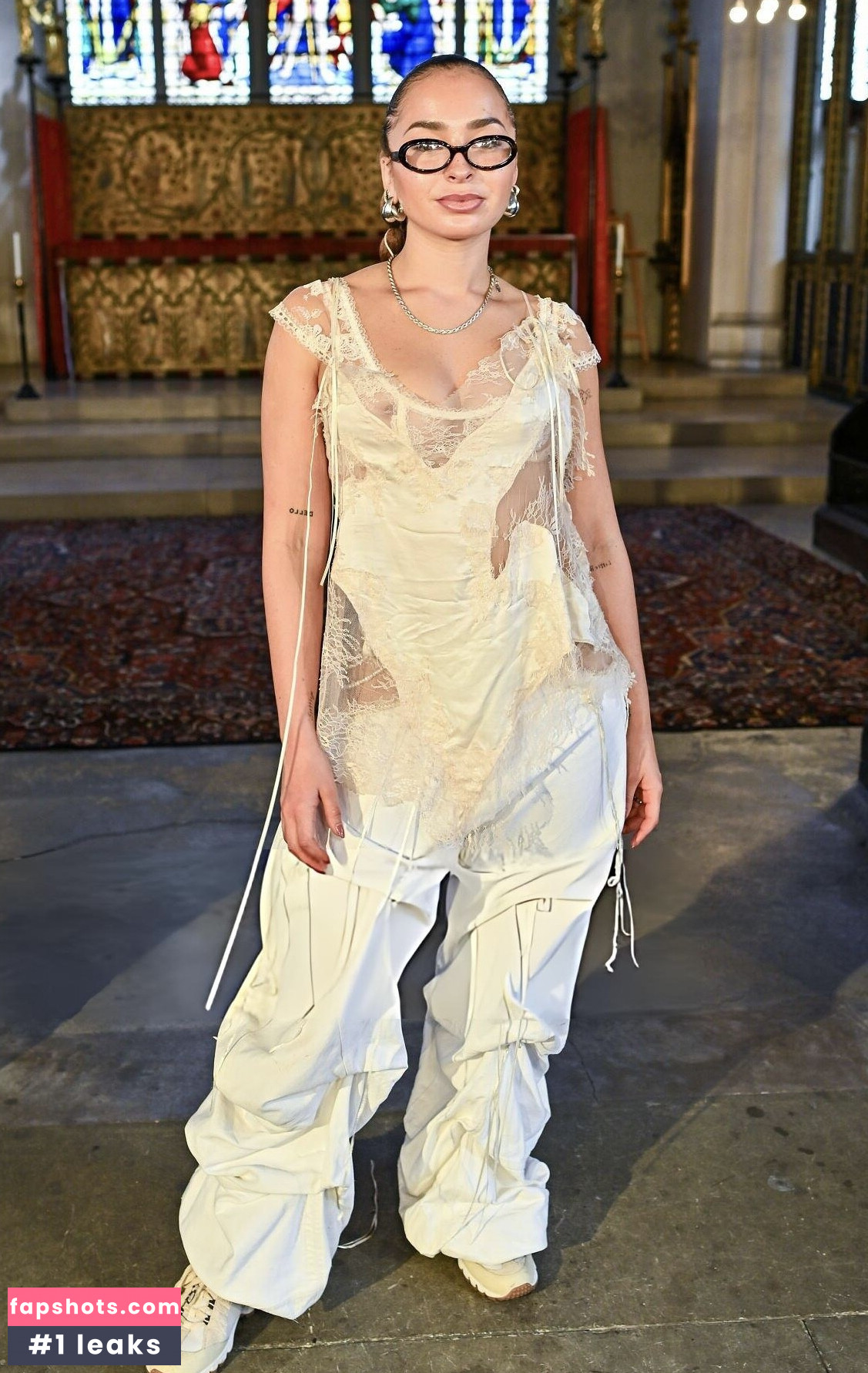 Ella Eyre gallery photo #7