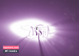 Ella Hollywood gallery photo #9