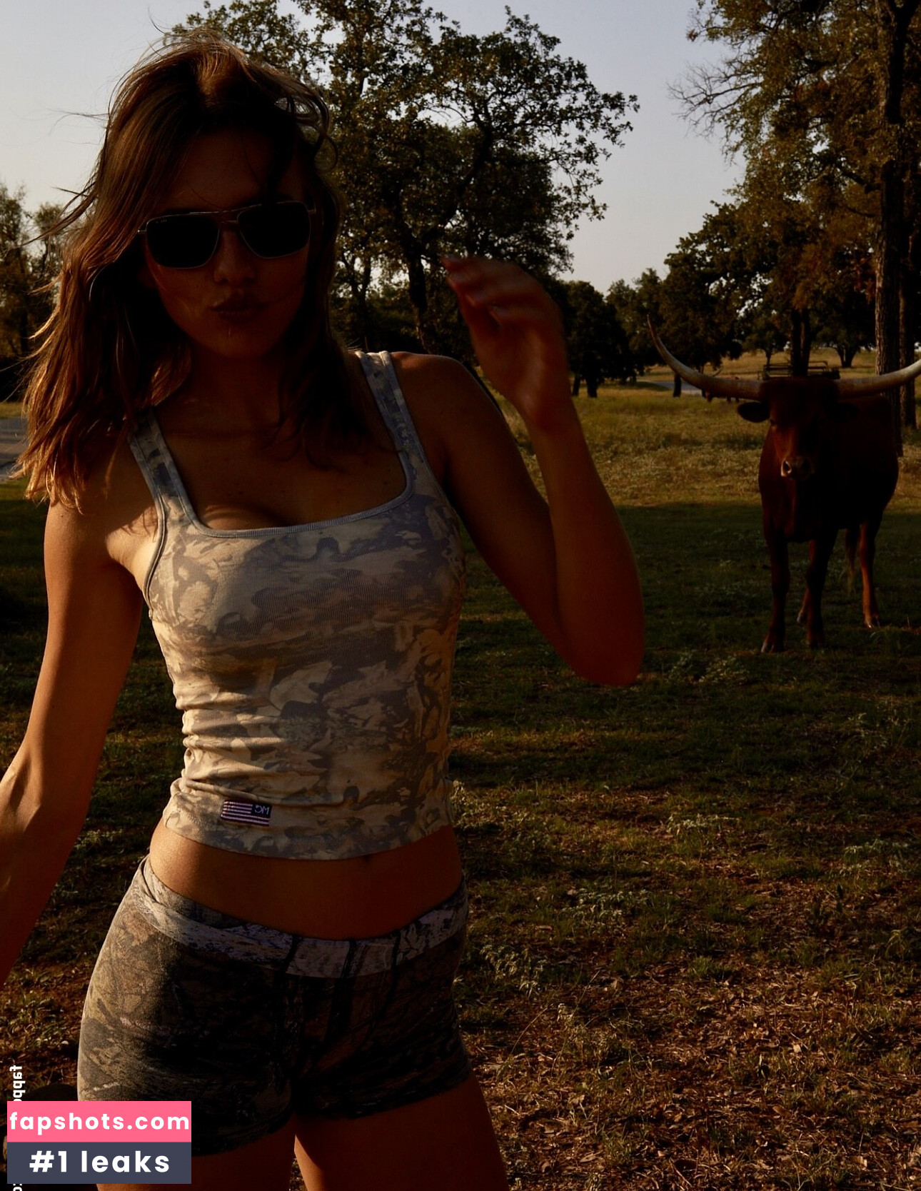 Ella Kernkamp nude babe gallery