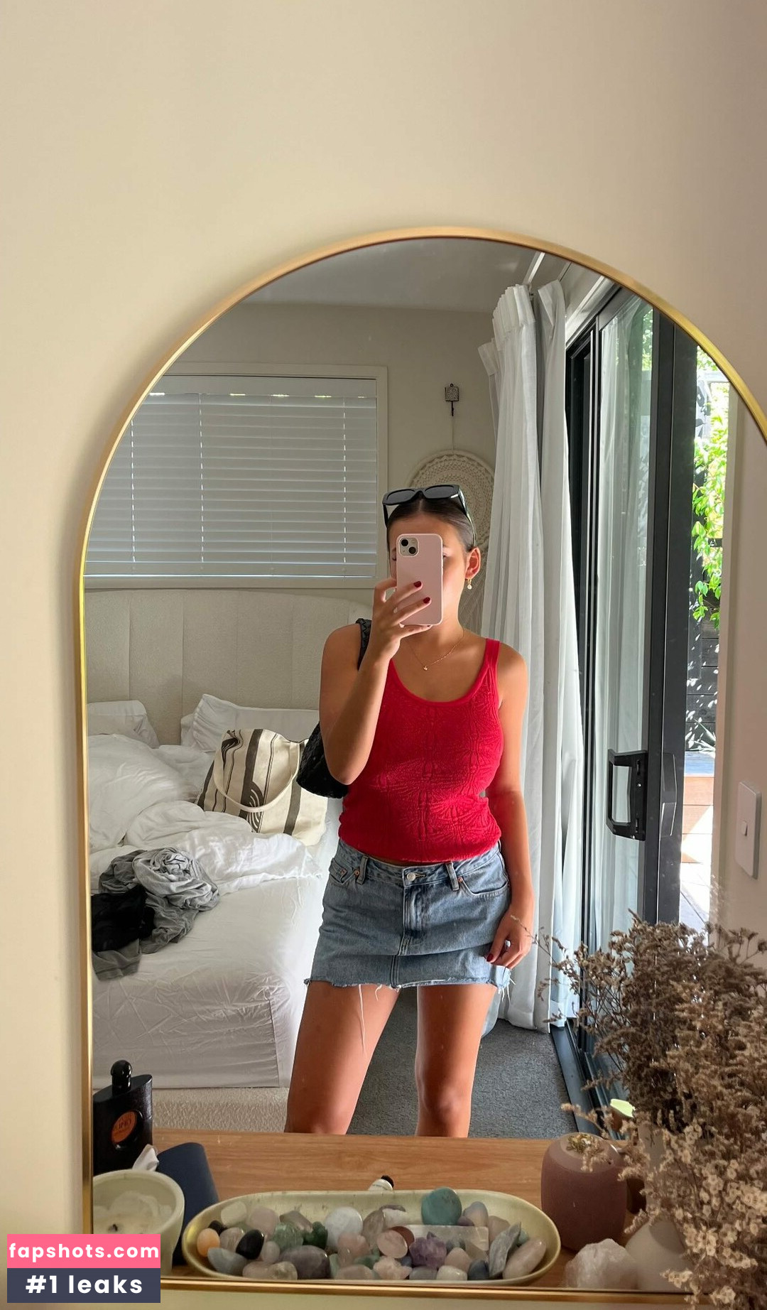 Ella Midgley gallery photo #33