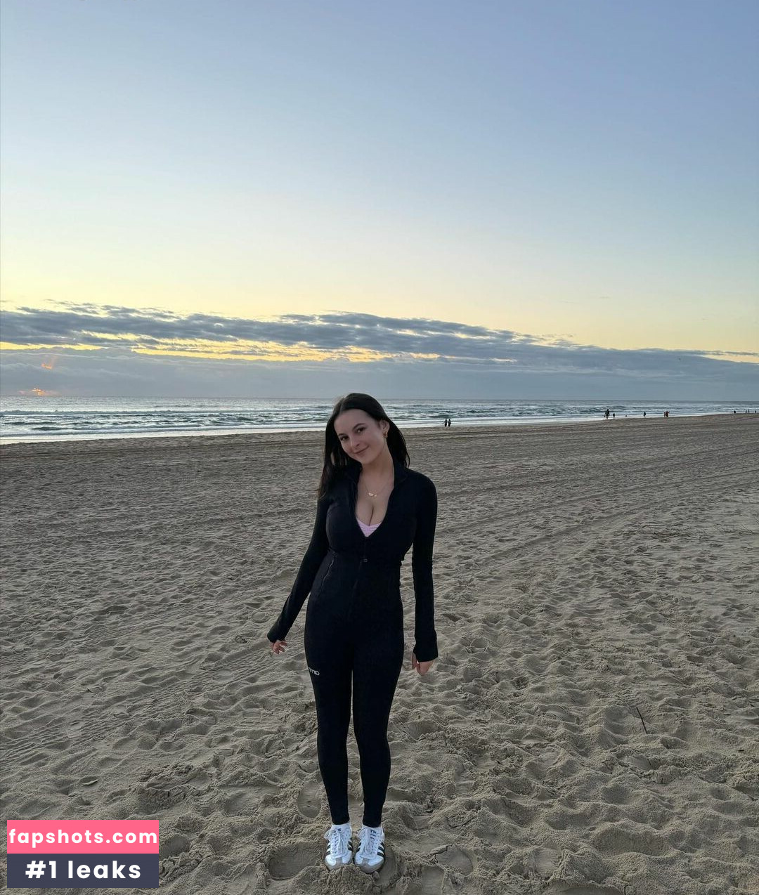 Ella Midgley gallery photo #35