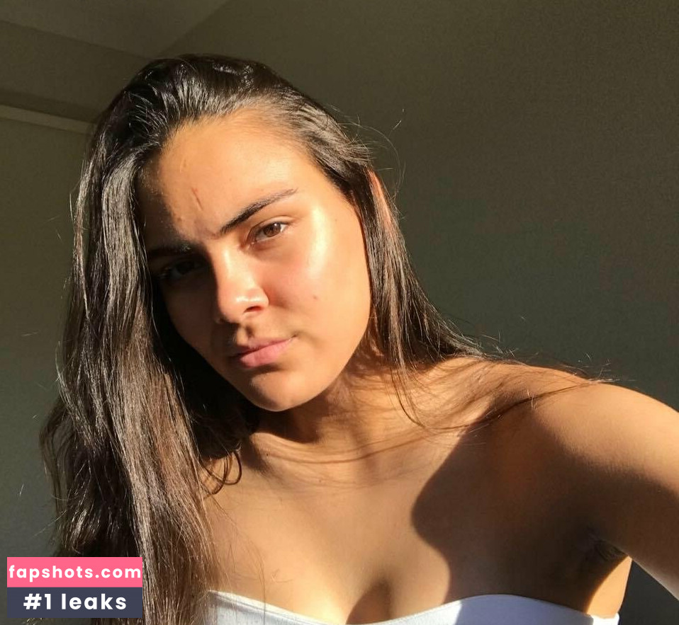 Ella Paleaae gallery photo #11