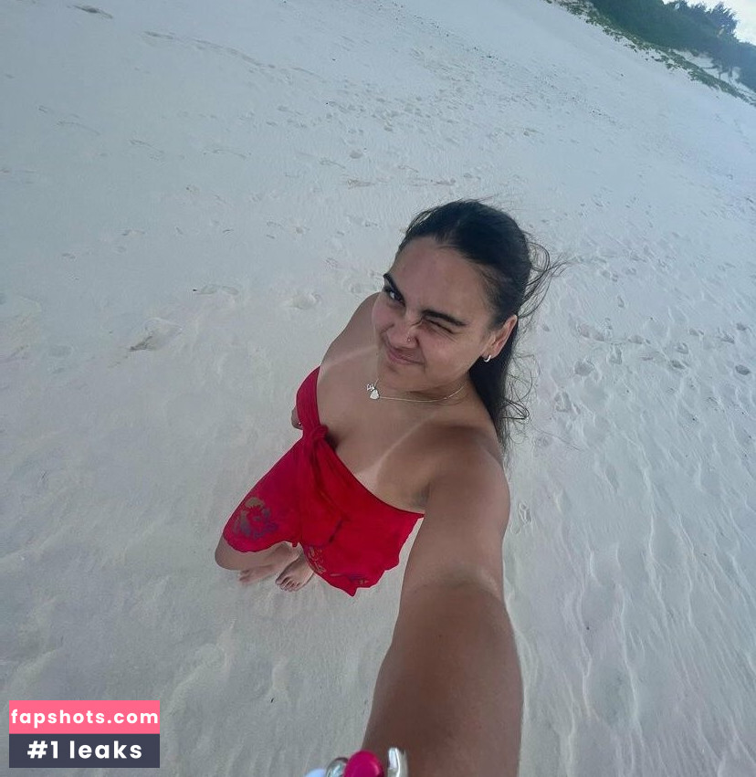 Ella Paleaae gallery photo #9