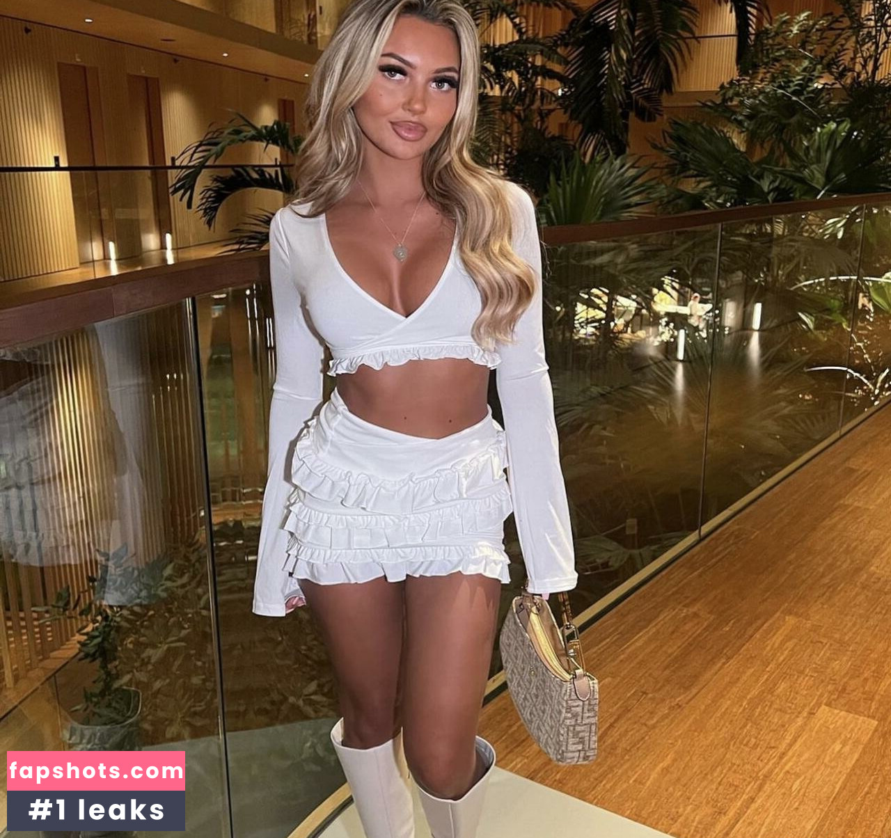 Ella Standring gallery photo #3